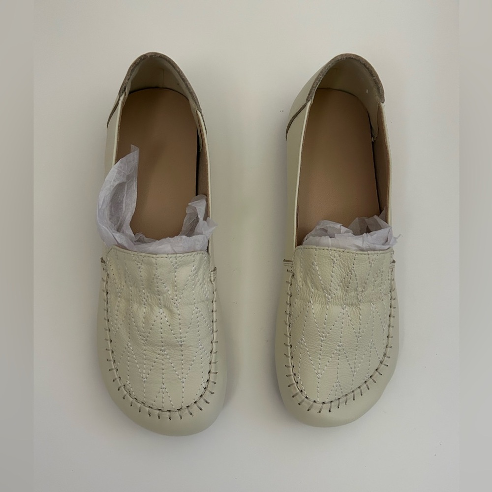 Womens Slip On Moccasins Beige Loafers Flats Size 245 (US 8), NWOT